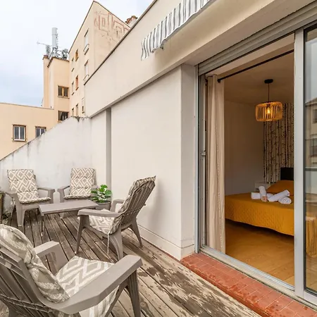 Apartment Bright Flat With Terrace - Near Train Station *
