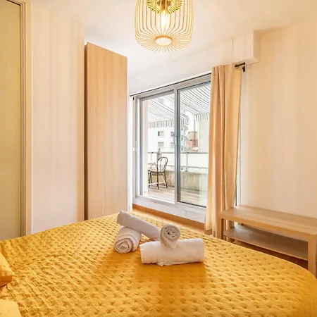 Bright Flat With Terrace - Near Train Station